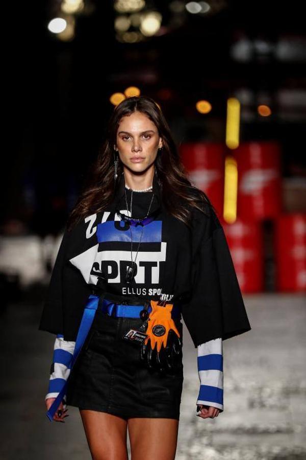 La 48ª semana de la moda de Sao Paulo ha dado el pistoletazo de salida con uno de sus desfiles más reivindicativos, en el que ha triunfado la moda vaquera, las prendas sobrepuestas, la mezcla de lo moderno, lo clásico, sport y lo atrevido. Pero sobre todo, la reivindicación por una moda sostenible y respetuosa con el medio ambiente