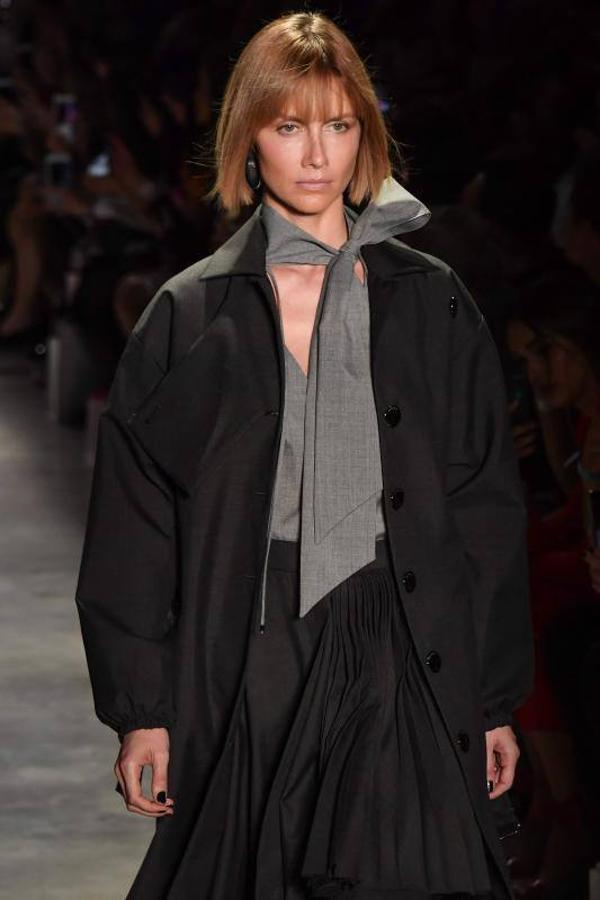 La 48ª semana de la moda de Sao Paulo ha dado el pistoletazo de salida con uno de sus desfiles más reivindicativos, en el que ha triunfado la moda vaquera, las prendas sobrepuestas, la mezcla de lo moderno, lo clásico, sport y lo atrevido. Pero sobre todo, la reivindicación por una moda sostenible y respetuosa con el medio ambiente