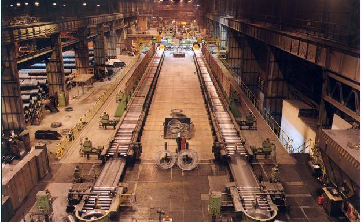 Arcelor propone reducir un turno de trabajo para mantener el tren de alambrón