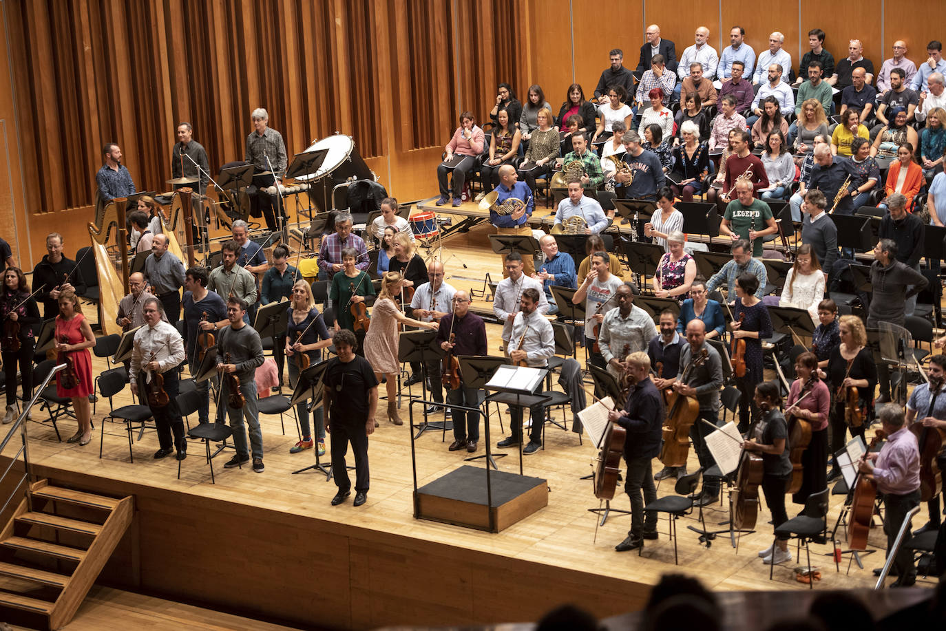 El Coro de la Fundación Princesa de Asturias, junto con la Orquesta Sinfónica del Principado de Asturias, interpreta una selección de fragmentos de ópera y zarzuela, bajo la dirección de Cristóbal Soler, con la participación del solista Carlos Álvarez (barítono).