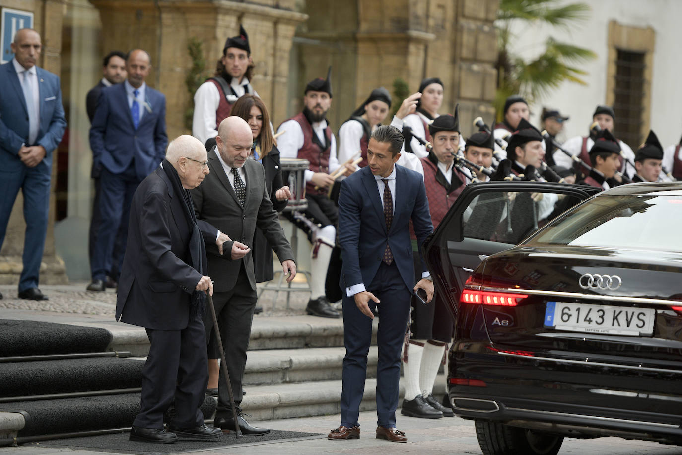 Familia Real, premiados e invitados han lucido sus mejores galas para asistir la ceremonia de entrega de los Premios