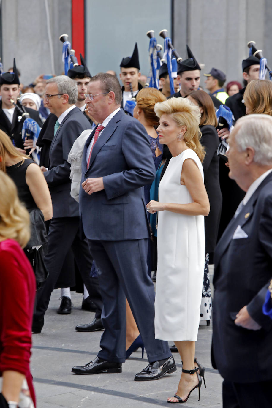 Familia Real, premiados e invitados han lucido sus mejores galas para asistir la ceremonia de entrega de los Premios