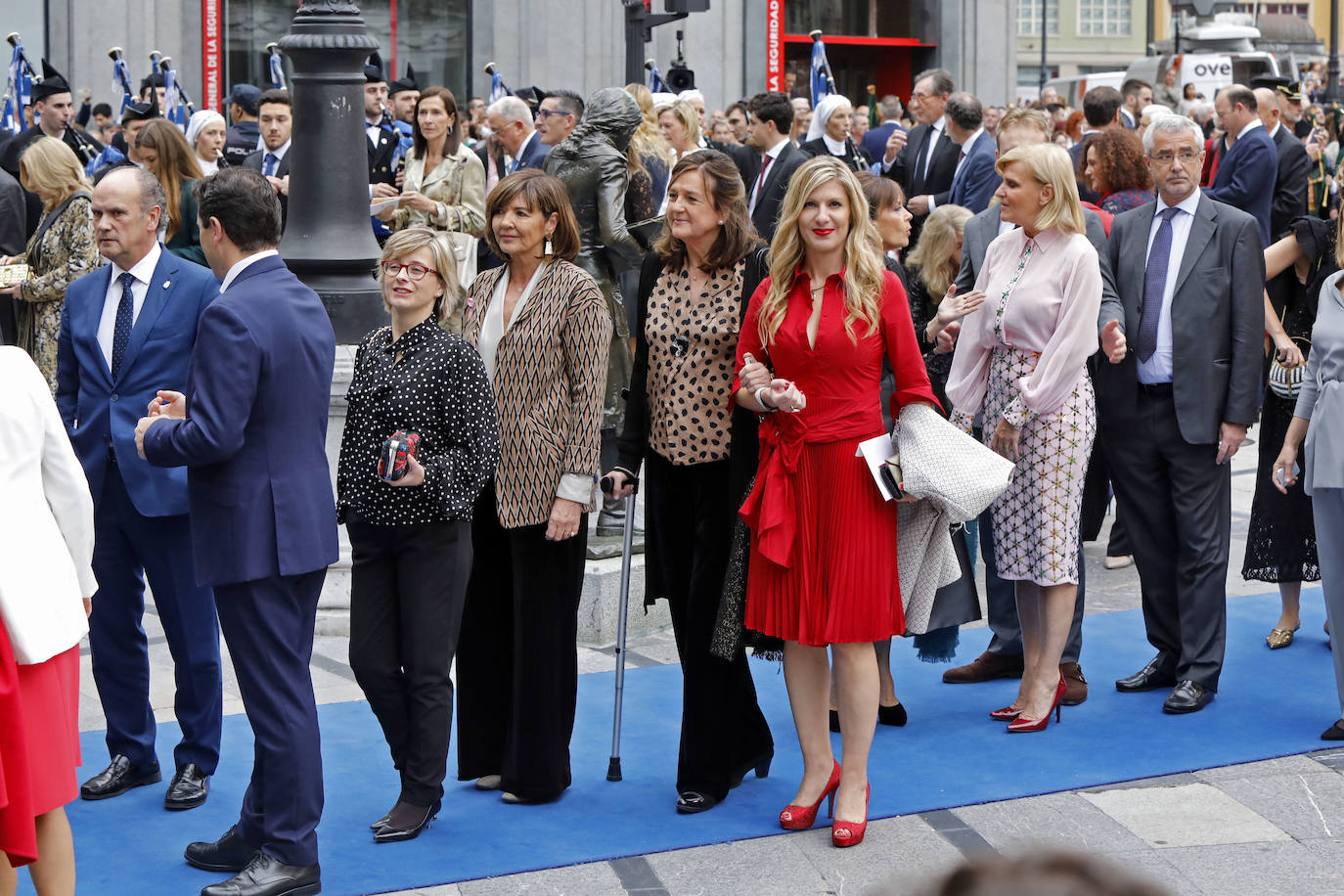 Familia Real, premiados e invitados han lucido sus mejores galas para asistir la ceremonia de entrega de los Premios