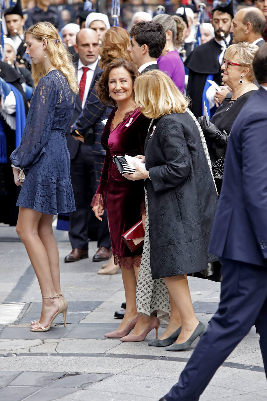 Familia Real, premiados e invitados han lucido sus mejores galas para asistir la ceremonia de entrega de los Premios