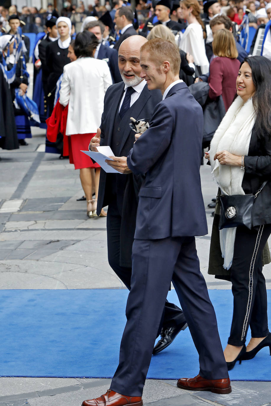 Familia Real, premiados e invitados han lucido sus mejores galas para asistir la ceremonia de entrega de los Premios