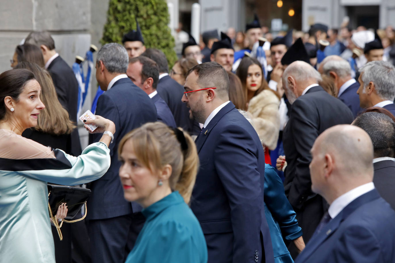 Familia Real, premiados e invitados han lucido sus mejores galas para asistir la ceremonia de entrega de los Premios