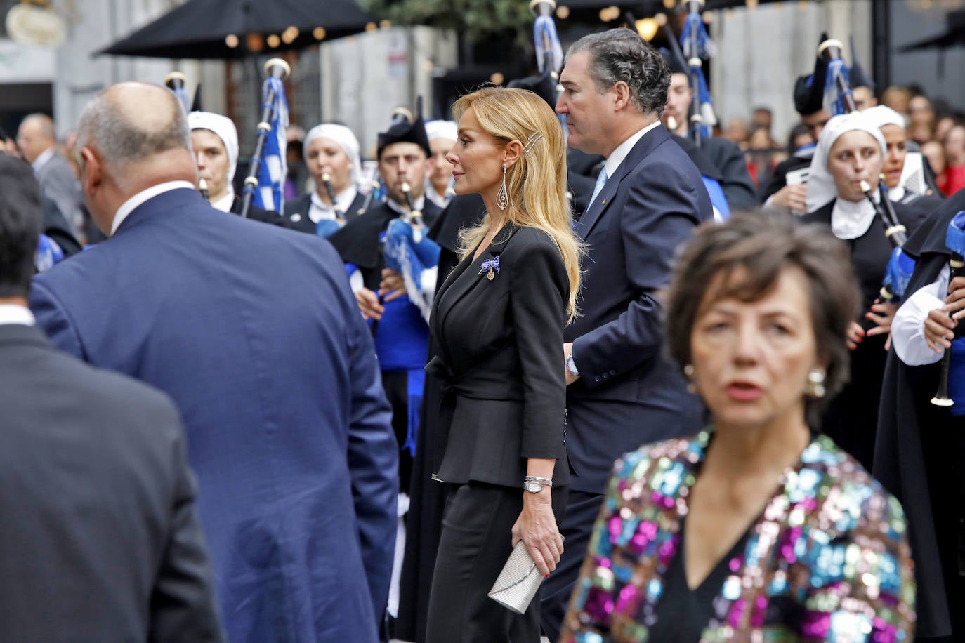 Familia Real, premiados e invitados han lucido sus mejores galas para asistir la ceremonia de entrega de los Premios