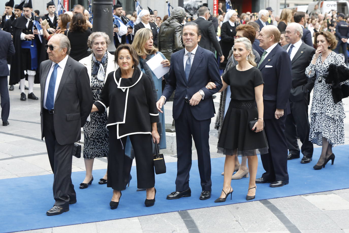 Familia Real, premiados e invitados han lucido sus mejores galas para asistir la ceremonia de entrega de los Premios