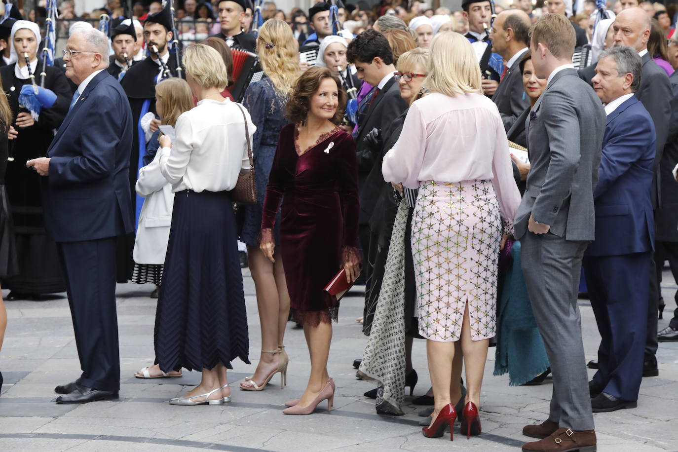 Familia Real, premiados e invitados han lucido sus mejores galas para asistir la ceremonia de entrega de los Premios