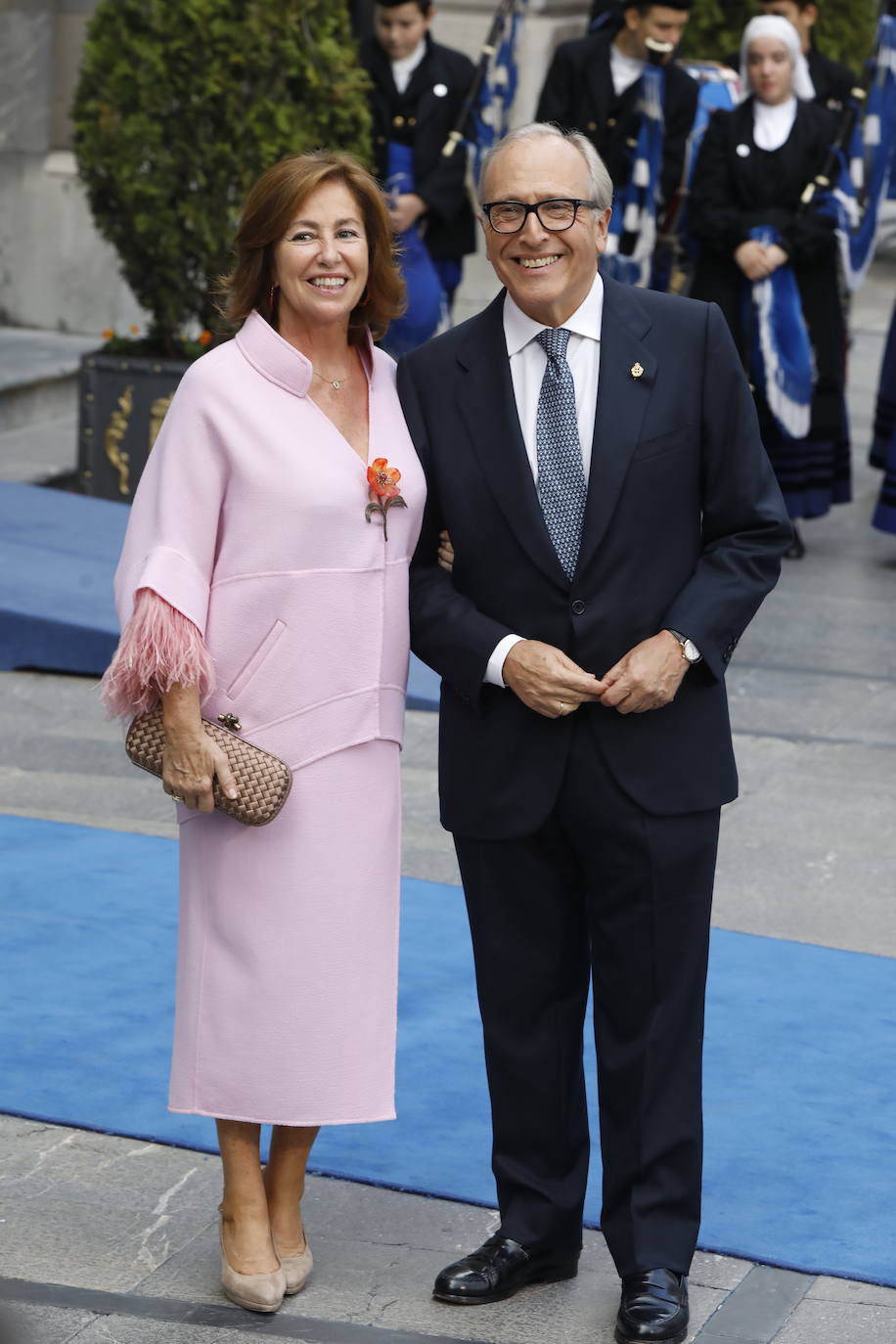 Familia Real, premiados e invitados han lucido sus mejores galas para asistir la ceremonia de entrega de los Premios