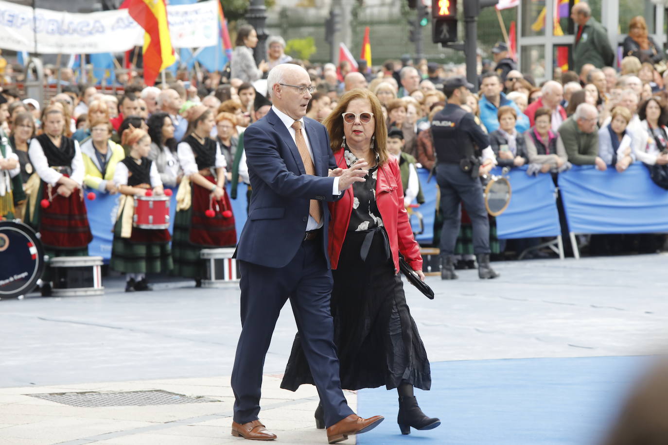 Familia Real, premiados e invitados han lucido sus mejores galas para asistir la ceremonia de entrega de los Premios