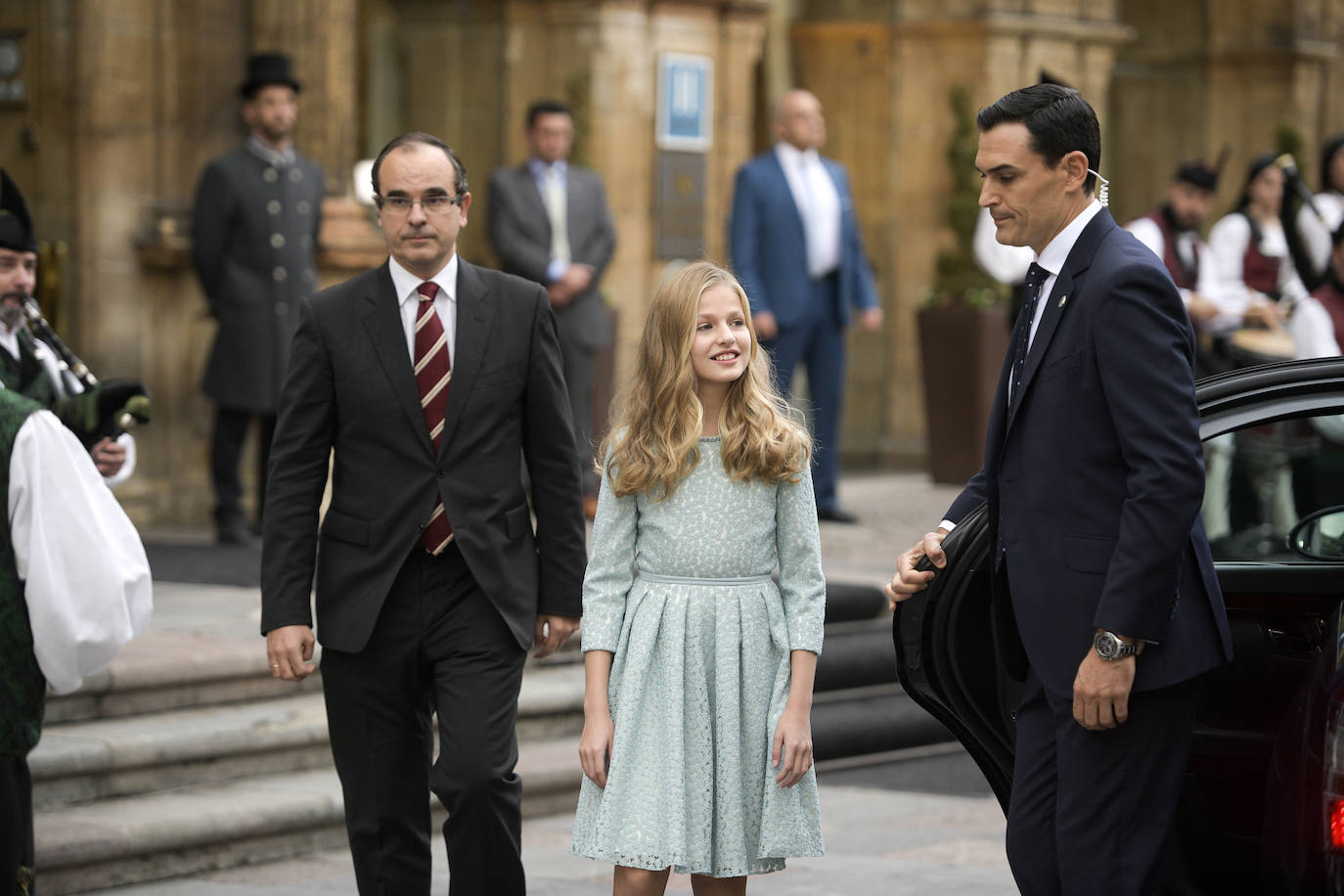 Familia Real, premiados e invitados han lucido sus mejores galas para asistir la ceremonia de entrega de los Premios