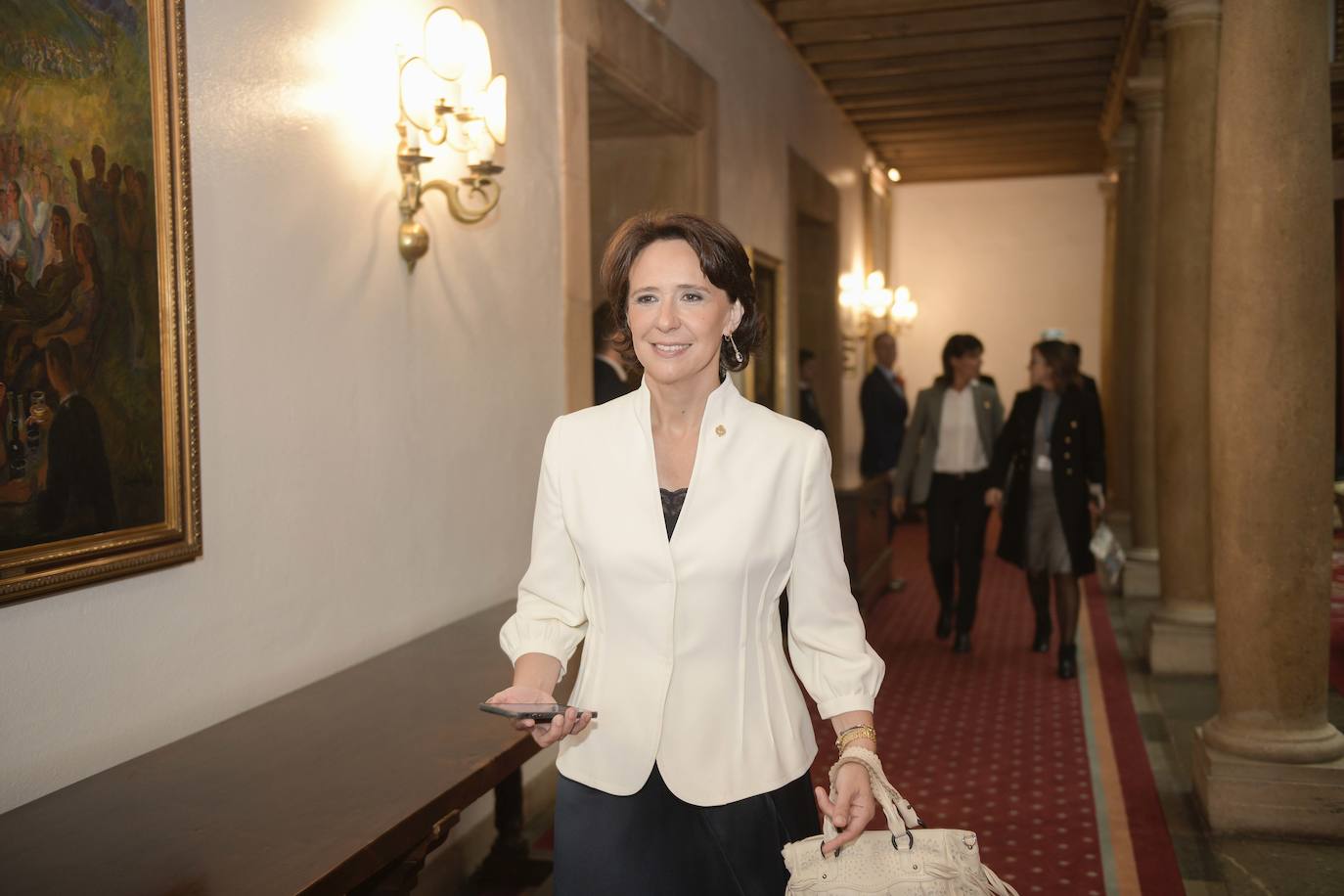 El histórico hotel ovetense ha sido escenario otro año de las tradicionales audiencias presididas por los Reyes, la Princesa de Asturias y la Infanta Leonor. Por el hall del establecimiento se ha visto a una nutrida representación de la vida social, económica o política nacional y regional.