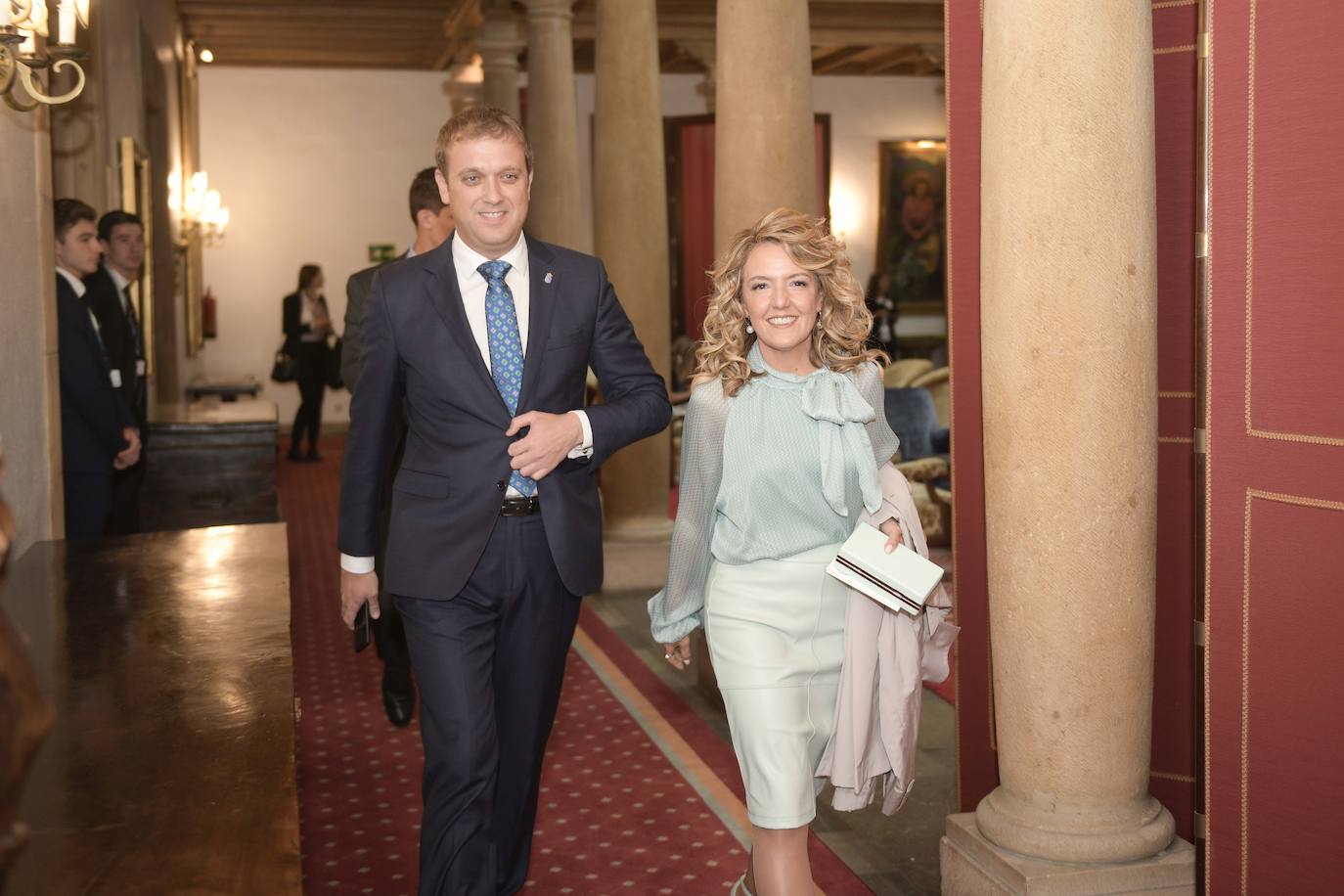 El histórico hotel ovetense ha sido escenario otro año de las tradicionales audiencias presididas por los Reyes, la Princesa de Asturias y la Infanta Leonor. Por el hall del establecimiento se ha visto a una nutrida representación de la vida social, económica o política nacional y regional.