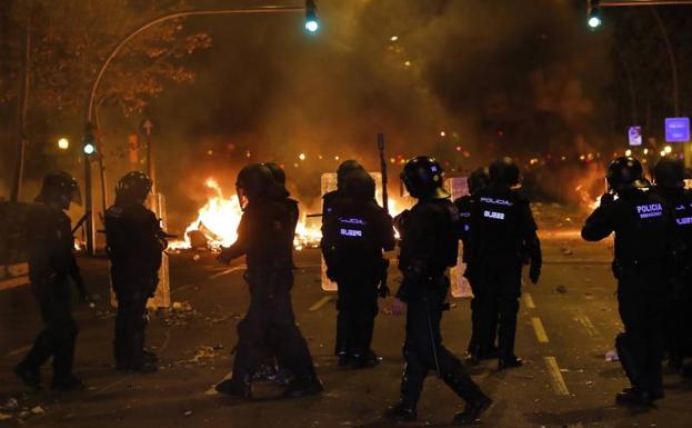 Galería. Tercera jornada de protestas en Cataluña tras la sentencia del 'procés'.