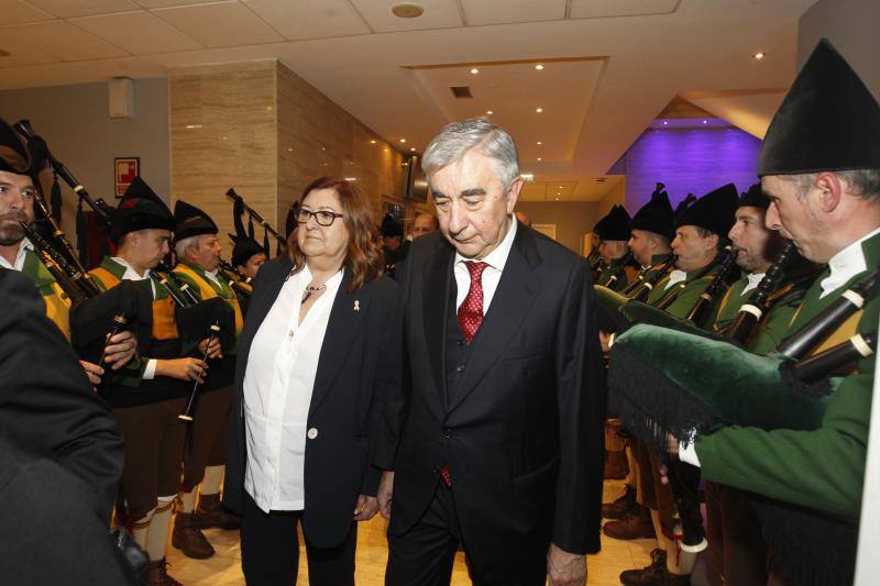 Conferencias de expertos científicos y una cena benéfica cierran el programa dedicado a la lucha del cáncer de mama del Synergy Club. Pedro Sabando resultó galardonado. 