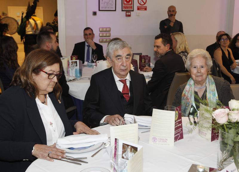 Conferencias de expertos científicos y una cena benéfica cierran el programa dedicado a la lucha del cáncer de mama del Synergy Club. Pedro Sabando resultó galardonado. 