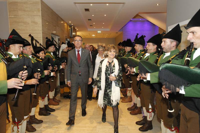 Conferencias de expertos científicos y una cena benéfica cierran el programa dedicado a la lucha del cáncer de mama del Synergy Club. Pedro Sabando resultó galardonado. 