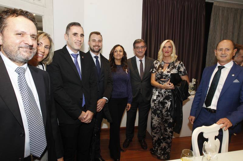 Conferencias de expertos científicos y una cena benéfica cierran el programa dedicado a la lucha del cáncer de mama del Synergy Club. Pedro Sabando resultó galardonado. 