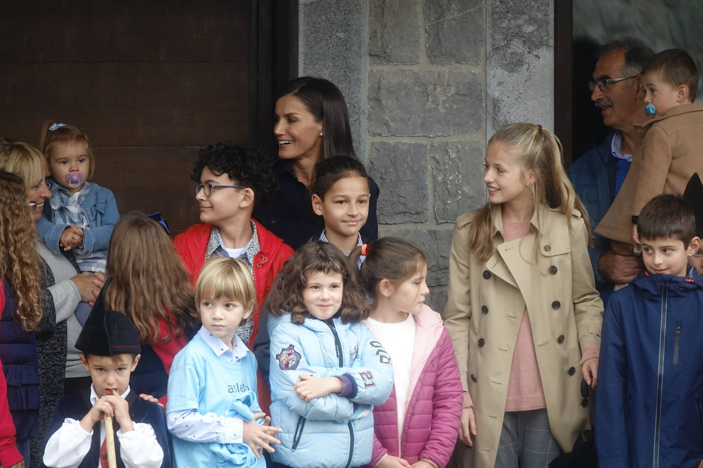 La lluvia no consiguió empañar la visita de la Princesa junto a los Reyes y la Infanta Sofía al Pueblo Ejemplar 2019.