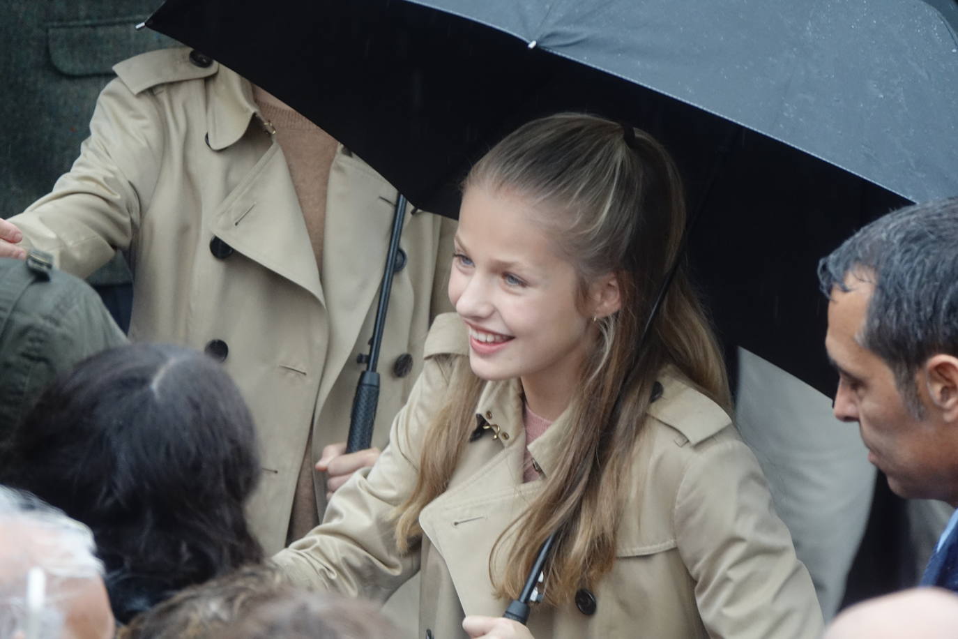 La lluvia no consiguió empañar la visita de la Princesa junto a los Reyes y la Infanta Sofía al Pueblo Ejemplar 2019.