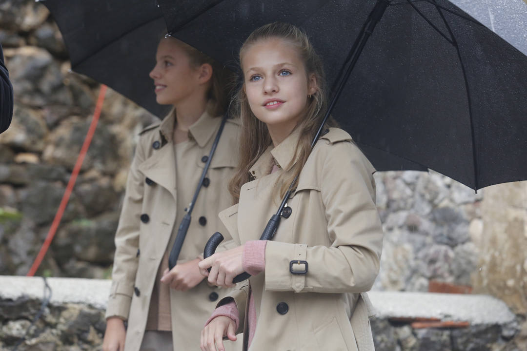 La lluvia no consiguió empañar la visita de la Princesa junto a los Reyes y la Infanta Sofía al Pueblo Ejemplar 2019.