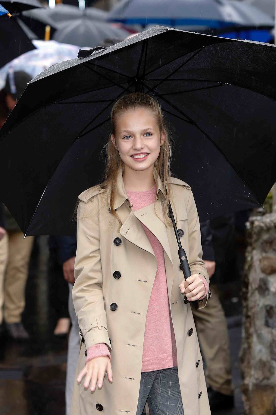 La lluvia no consiguió empañar la visita de la Princesa junto a los Reyes y la Infanta Sofía al Pueblo Ejemplar 2019.