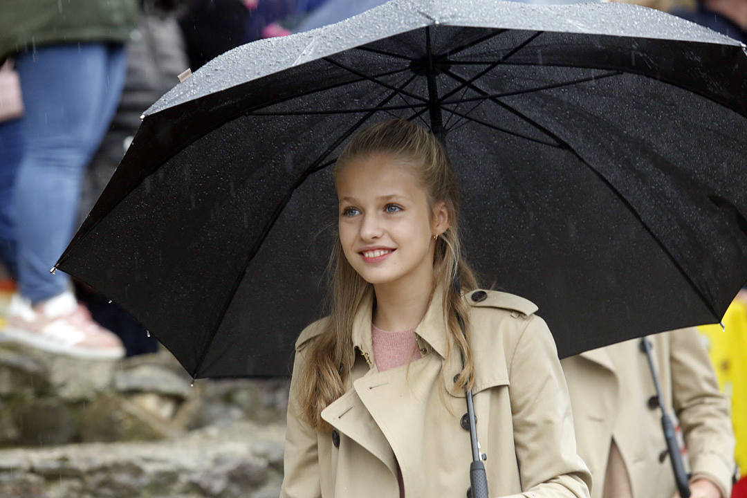 La lluvia no consiguió empañar la visita de la Princesa junto a los Reyes y la Infanta Sofía al Pueblo Ejemplar 2019.