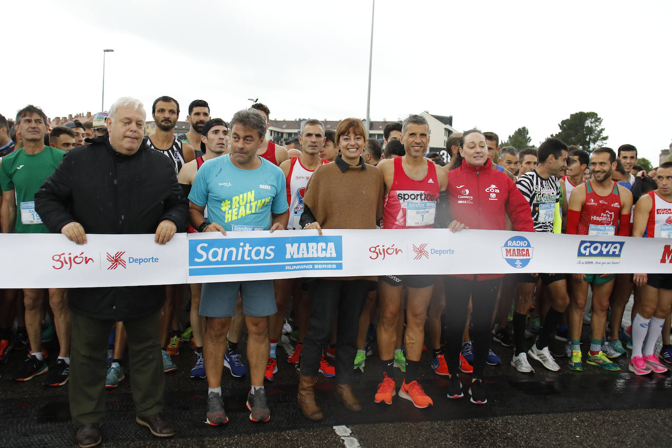 La octava edición de la Sanitas Marca Running Series, que recorrió diez kilómetros a través de la costa gijonesa, alcanza sus previsiones de participación y culmina con la victoria de Javier Benito e Irene Loizate