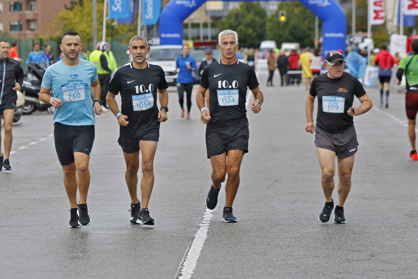 La octava edición de la Sanitas Marca Running Series, que recorrió diez kilómetros a través de la costa gijonesa, alcanza sus previsiones de participación y culmina con la victoria de Javier Benito e Irene Loizate