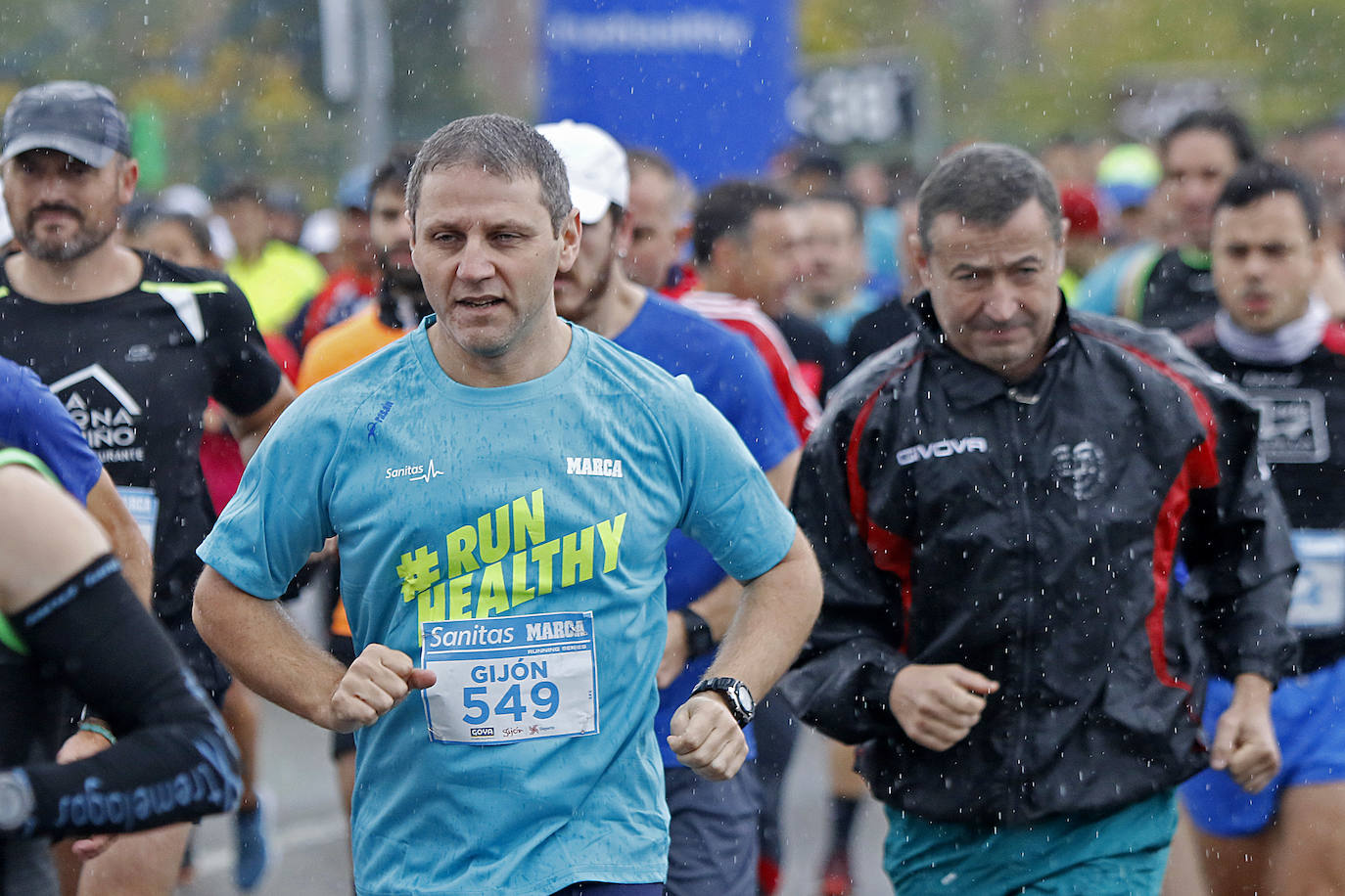 La octava edición de la Sanitas Marca Running Series, que recorrió diez kilómetros a través de la costa gijonesa, alcanza sus previsiones de participación y culmina con la victoria de Javier Benito e Irene Loizate