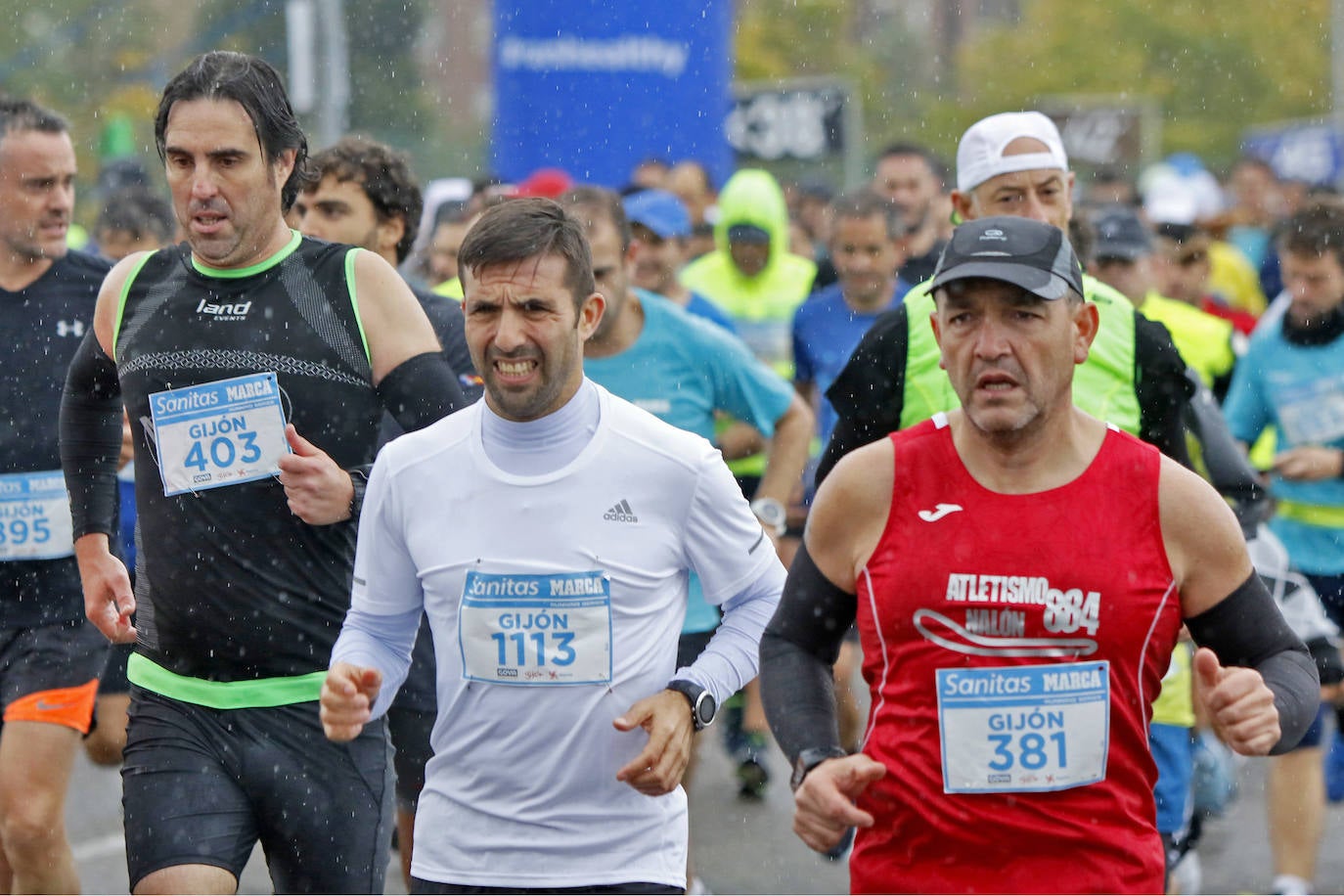 La octava edición de la Sanitas Marca Running Series, que recorrió diez kilómetros a través de la costa gijonesa, alcanza sus previsiones de participación y culmina con la victoria de Javier Benito e Irene Loizate