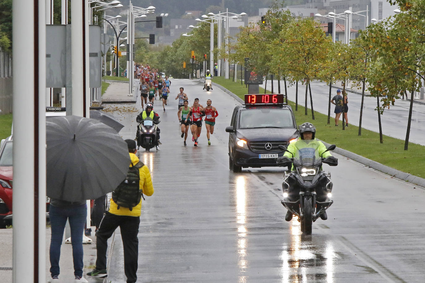 La octava edición de la Sanitas Marca Running Series, que recorrió diez kilómetros a través de la costa gijonesa, alcanza sus previsiones de participación y culmina con la victoria de Javier Benito e Irene Loizate