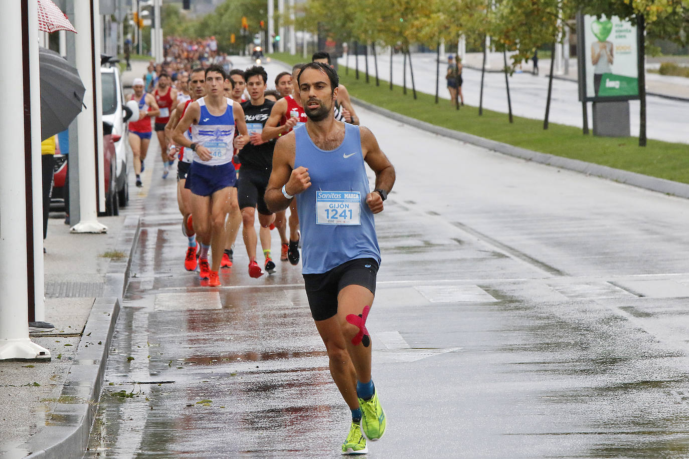 La octava edición de la Sanitas Marca Running Series, que recorrió diez kilómetros a través de la costa gijonesa, alcanza sus previsiones de participación y culmina con la victoria de Javier Benito e Irene Loizate