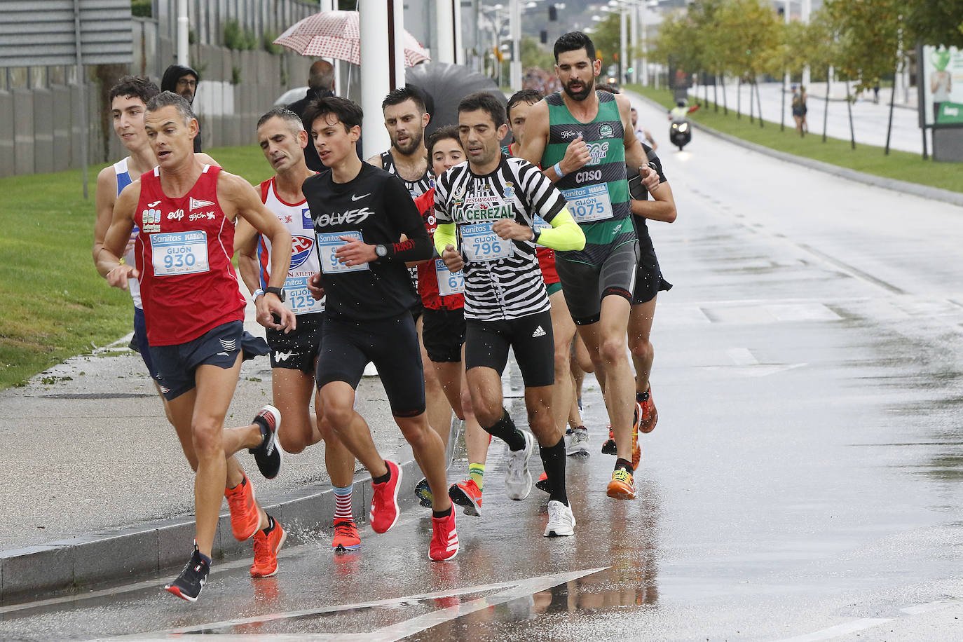 La octava edición de la Sanitas Marca Running Series, que recorrió diez kilómetros a través de la costa gijonesa, alcanza sus previsiones de participación y culmina con la victoria de Javier Benito e Irene Loizate