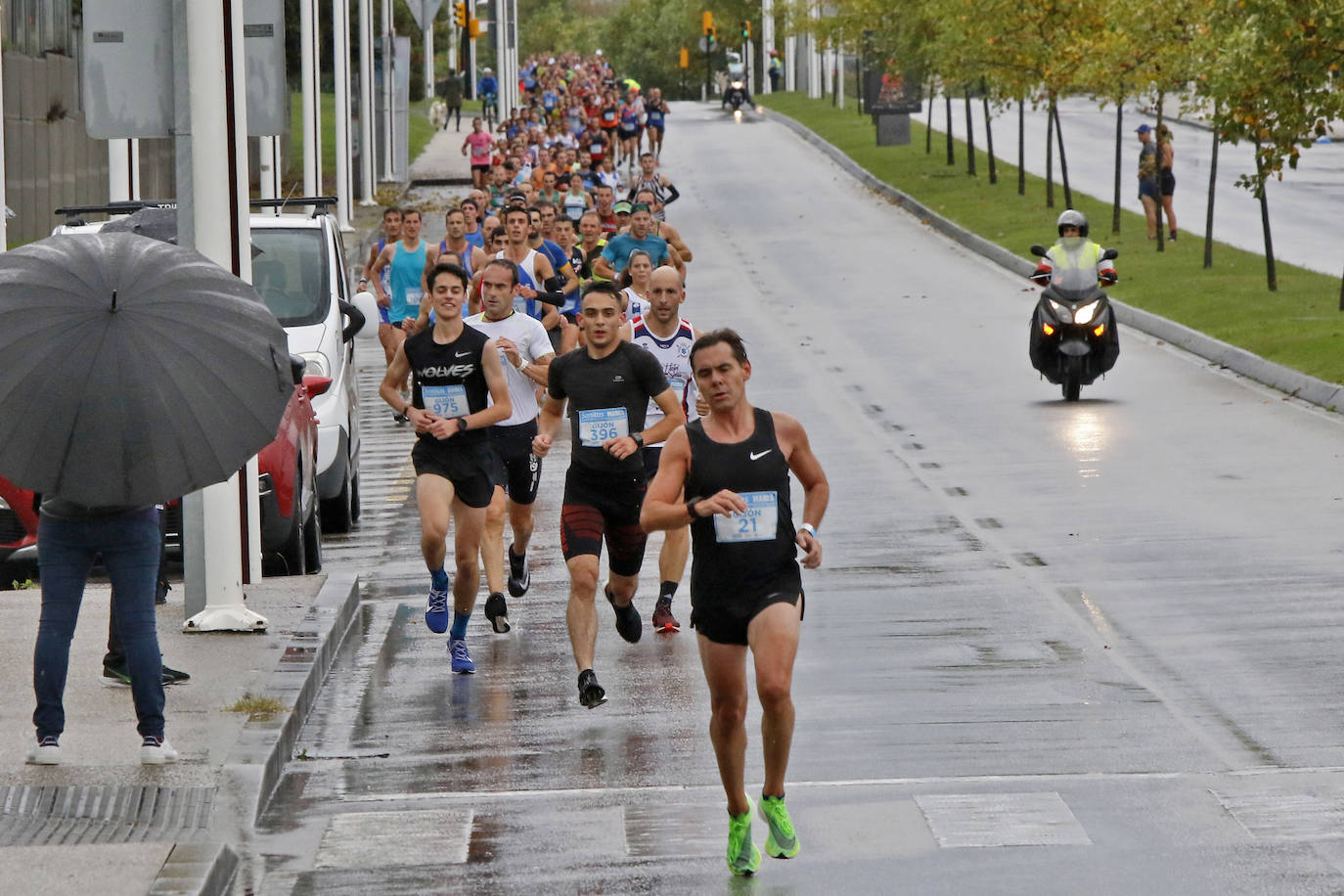 La octava edición de la Sanitas Marca Running Series, que recorrió diez kilómetros a través de la costa gijonesa, alcanza sus previsiones de participación y culmina con la victoria de Javier Benito e Irene Loizate