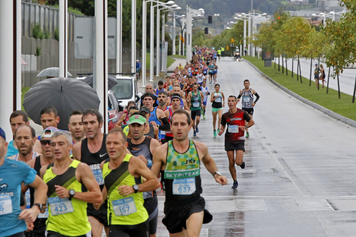 La octava edición de la Sanitas Marca Running Series, que recorrió diez kilómetros a través de la costa gijonesa, alcanza sus previsiones de participación y culmina con la victoria de Javier Benito e Irene Loizate