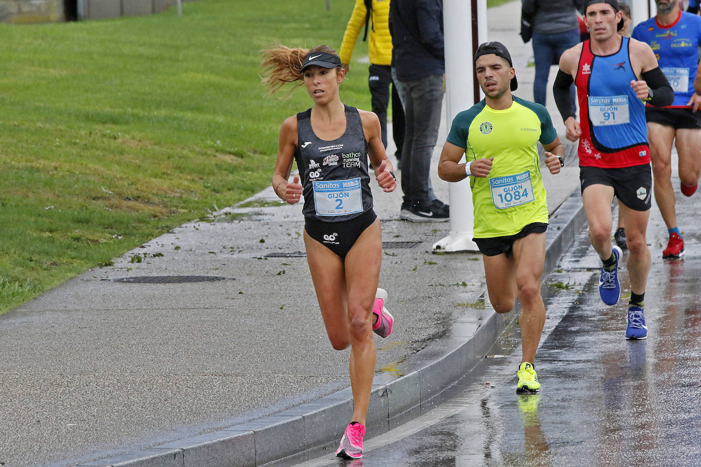 La octava edición de la Sanitas Marca Running Series, que recorrió diez kilómetros a través de la costa gijonesa, alcanza sus previsiones de participación y culmina con la victoria de Javier Benito e Irene Loizate