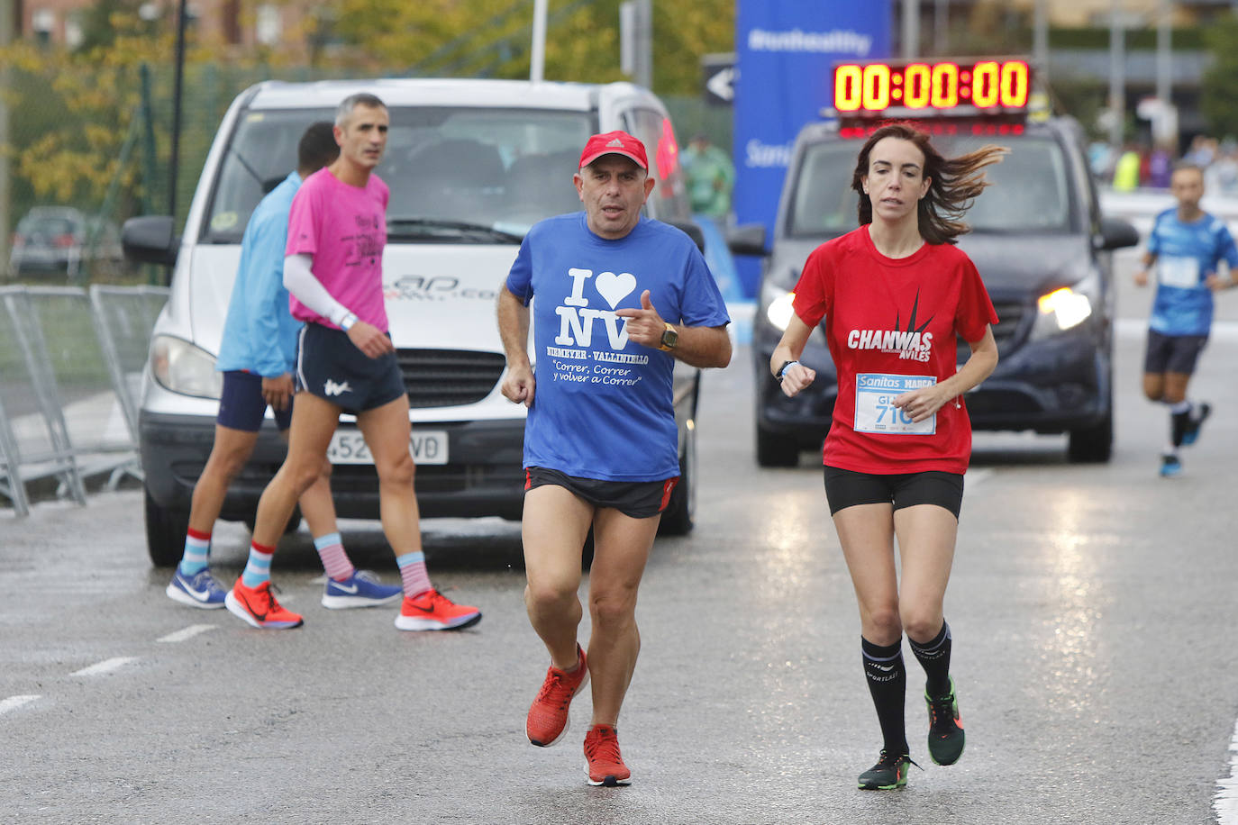 La octava edición de la Sanitas Marca Running Series, que recorrió diez kilómetros a través de la costa gijonesa, alcanza sus previsiones de participación y culmina con la victoria de Javier Benito e Irene Loizate