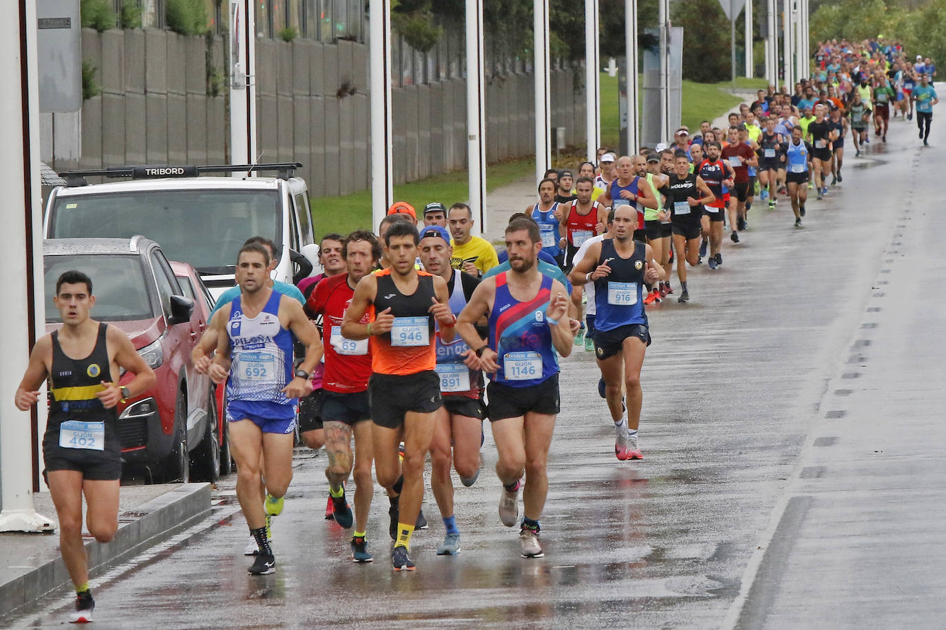 La octava edición de la Sanitas Marca Running Series, que recorrió diez kilómetros a través de la costa gijonesa, alcanza sus previsiones de participación y culmina con la victoria de Javier Benito e Irene Loizate