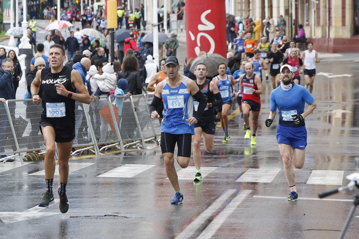 La octava edición de la Sanitas Marca Running Series, que recorrió diez kilómetros a través de la costa gijonesa, alcanza sus previsiones de participación y culmina con la victoria de Javier Benito e Irene Loizate