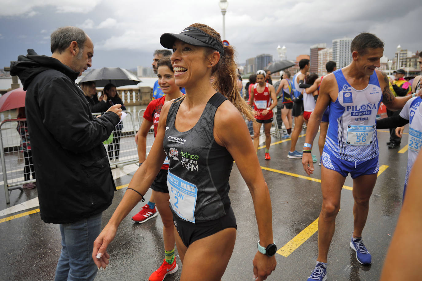 La octava edición de la Sanitas Marca Running Series, que recorrió diez kilómetros a través de la costa gijonesa, alcanza sus previsiones de participación y culmina con la victoria de Javier Benito e Irene Loizate