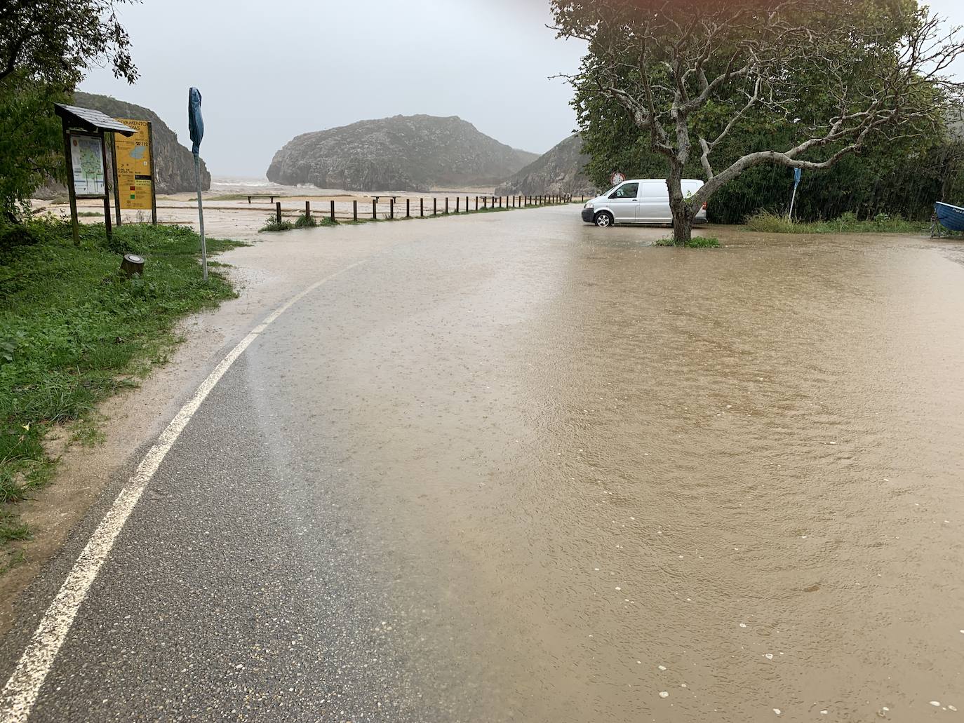 Las lluvias desbordan Cuevas del Mar