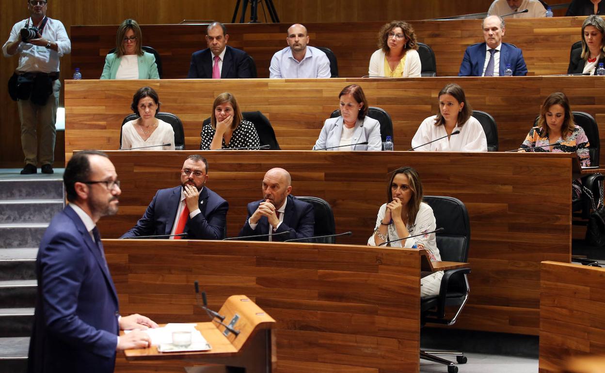 Ignacio Blanco comparece en un pleno de la Junta General.