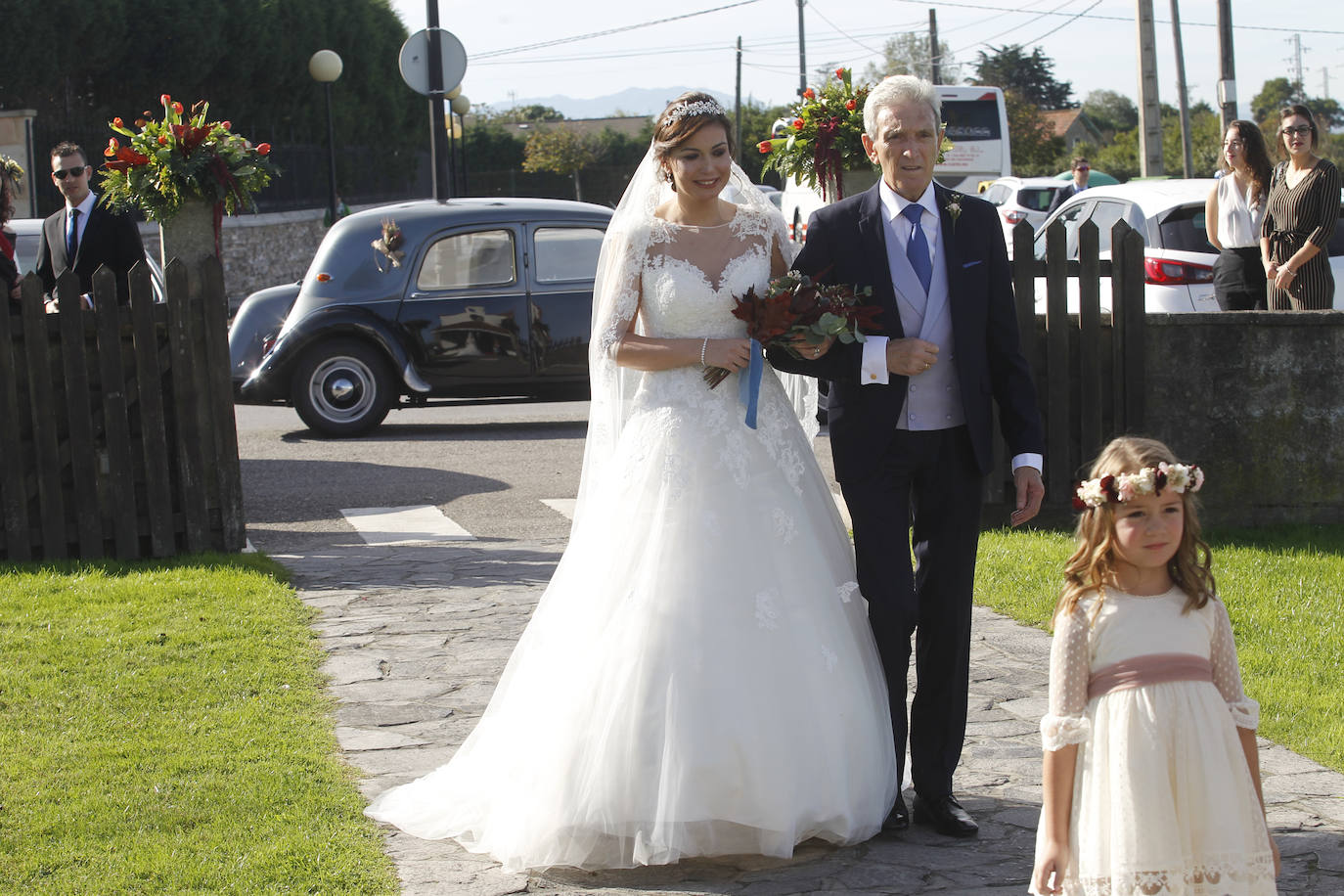 Hija del exjugador del Sporting José Manuel Díaz Gayol, se casó en la capilla de la Providencia con Raúl Huerta. Raquel García, que fue nadadora del Grupo Cultura Covadonga y trabajó como modelo durante años, fue elegida también Miss Centenario del Sporting. 