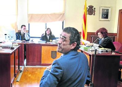 Imagen secundaria 1 - Luis Alfonso, en el Valle; Jaime, en el juicio por maltrato, y Carmen, en 'Mira quién baila'. 