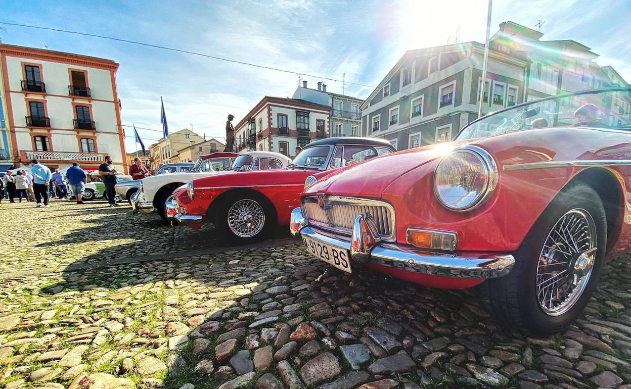 Concentración de coches clásicos en Vegadeo. 