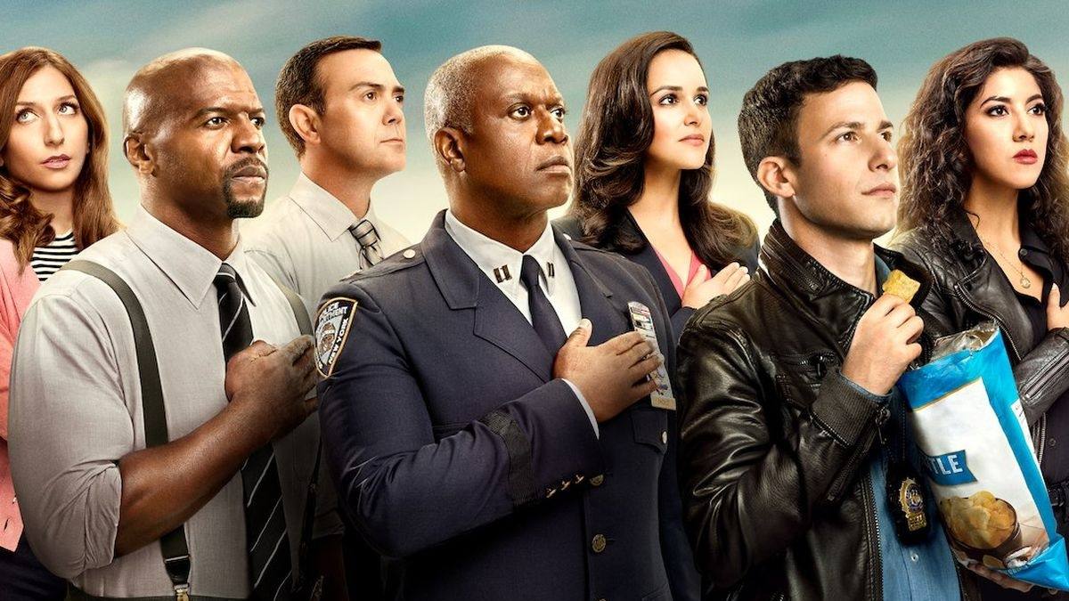 Brooklyn Nine-Nine. La serie sigue las aventuras de un grupo de detectives de la comisaría 99 del Departamento de Policía de Nueva York, cada uno con personalidades distintas.