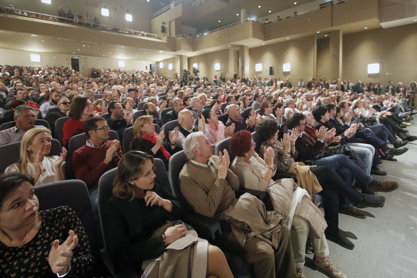 La vicepresidenta del Gobierno en funciones asegura en Gijón que su formación se prepara para una campaña de «todos» contra el PSOE