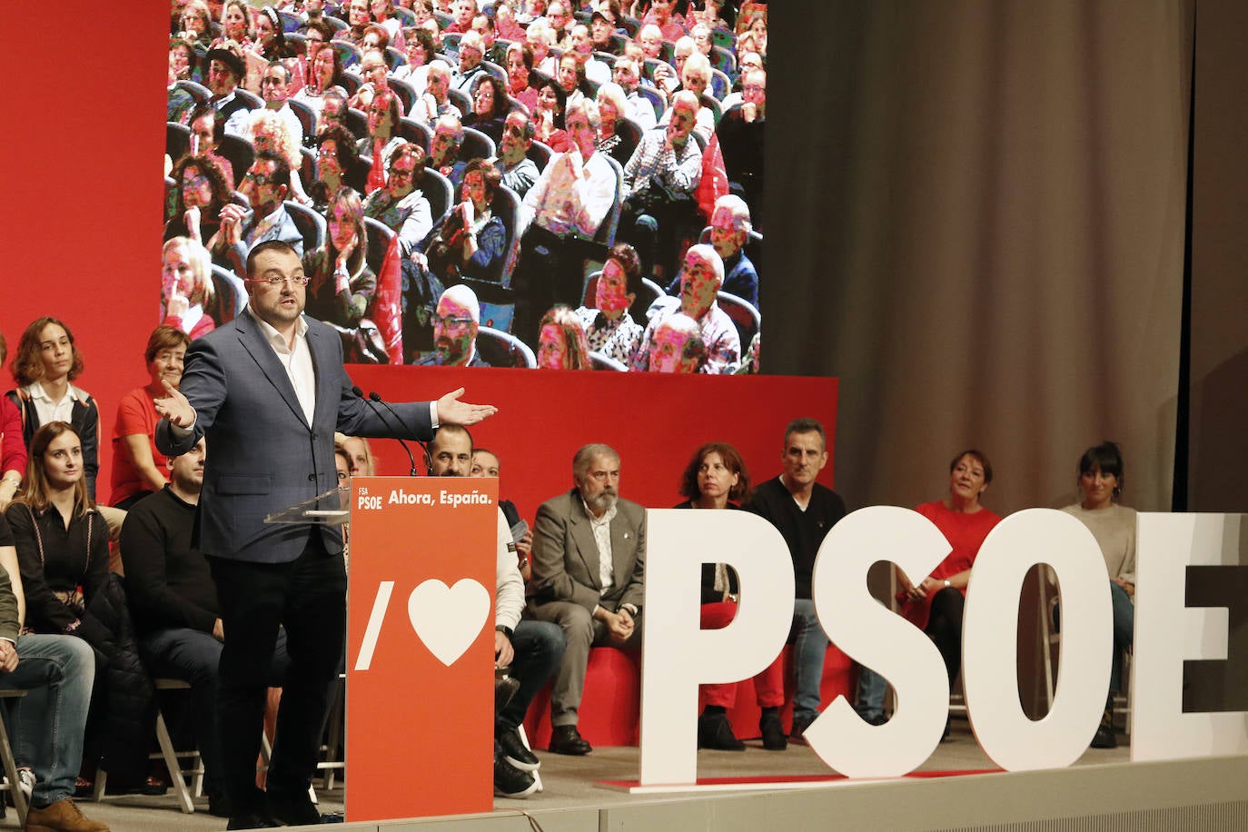 La vicepresidenta del Gobierno en funciones asegura en Gijón que su formación se prepara para una campaña de «todos» contra el PSOE